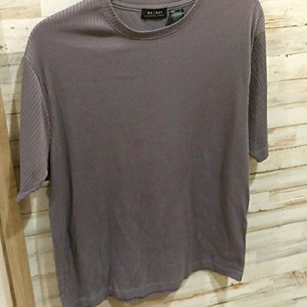 Access a Claiborne Company men's top.   Box 64
